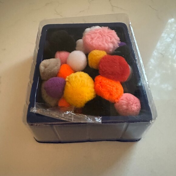 Bundle Item Only!!  Fun Pom Pom Pet Craft Kit - Picture 11 of 12